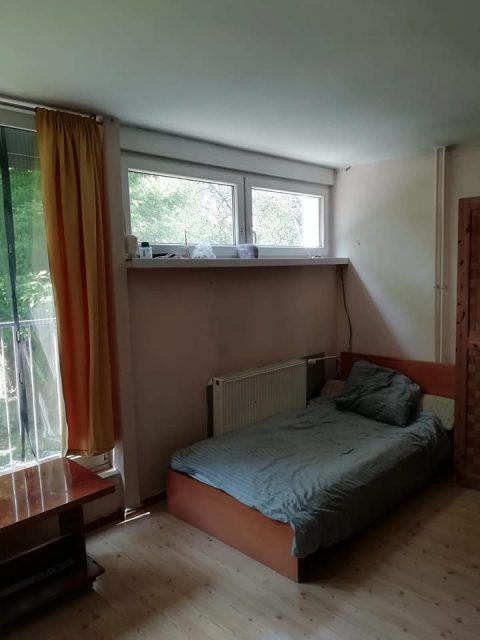 Сдаётся место в комнате для парня.