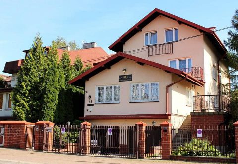 Варшаве приглашает: гостиные  дома.