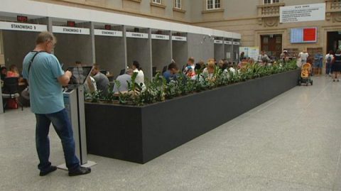 Затягування справ і обслуговування поза чергою. Питанням легалізації іноземців зацікавилися антикорупціонери.