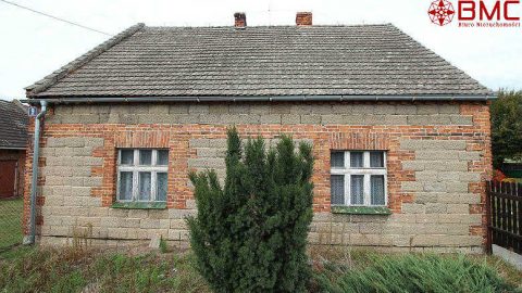 Dom parterowy z budynkami gospodarczymi, woj. śląskie