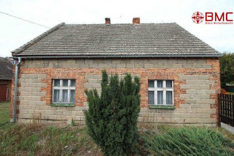 Dom parterowy z budynkami gospodarczymi, woj. śląskie