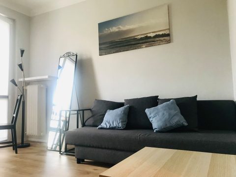 Do wynajęcia kawalerkę zlokalizowaną przy ul. Racławickiej na Mokotowie.