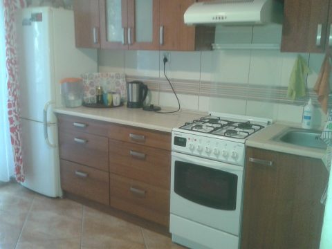 Здається, від зараз, місце в кімнаті для хлопця.