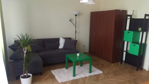 Kawalerka 1min od metra Pole Mokotowskie, obok SGH. 5 minut metrem do Centrum