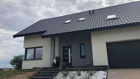 Dom z pięknym widokiem na jezioro w Lubiszewie .