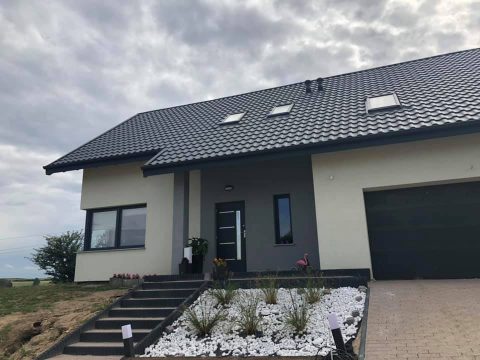 Dom z pięknym widokiem na jezioro w Lubiszewie .