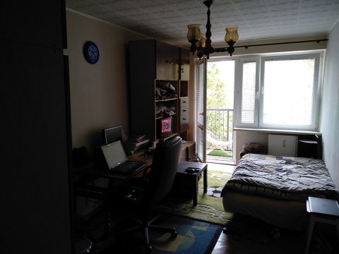 740 zł Wynajmę duży pokój w 3 pokojowym mieszkaniu.