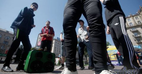 100 злотих штрафу за кинуту на хідник лушпинку від насіння