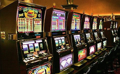 До 1 грудня в Україні мають легалізувати гральний бізнес та видобуток бурштину — доручення Президента