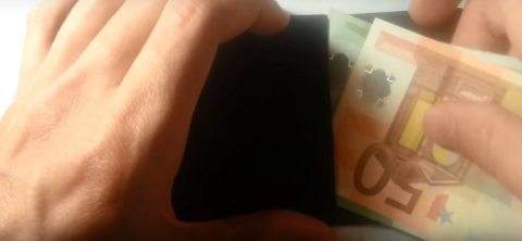 Поляки за кордоном заробляють усе більше, однак до дому переказують усе менше