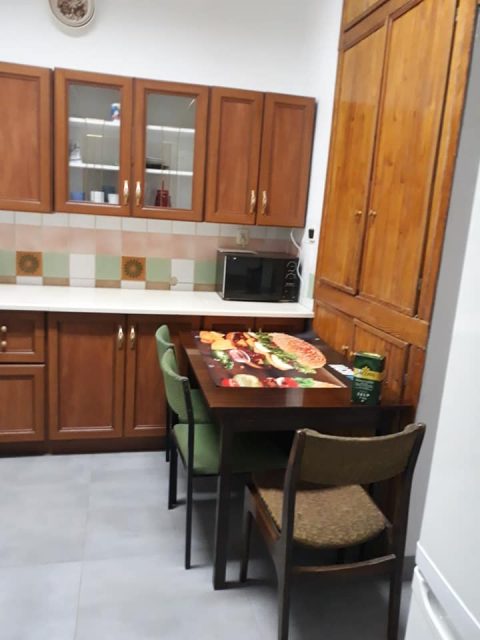 Місце в кімнаті для дівчини .Вроцлав.