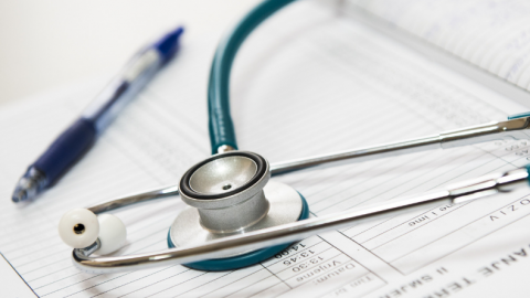 На візит до профільного лікаря в Польщі треба чекати в середньому 4 місяці