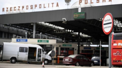 П’янючий водій вантажівки намагався в’їхати до Польщі. Перешкодили йому  митники з Медики