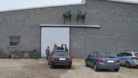 Двох загиблих українців знайшли в спеціальному ангарі для зберігання фруктів