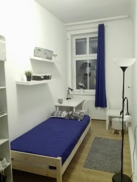 Wynajmę pokój jednoosbowy w mieszkaniu 4 pokojowym.