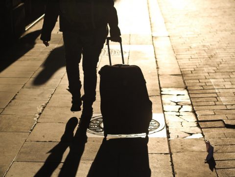 В уряді обіцяють не перешкоджати виїзду українців за кордон, але прагнуть «упорядкувати» цей процес