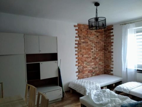 Здається місце в кімнаті для жінки або дівчини.