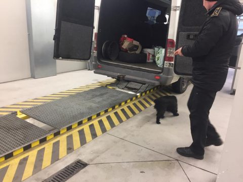 Українець намагався провезти 20 кг гашишу через польський кордон