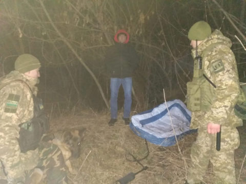 В обхід прикордонників: заробітчанин хотів переплисти Дністер у надувному дитячому басейні