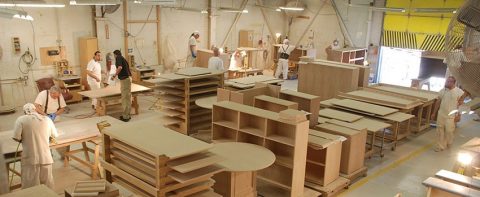 лакировщик мебели