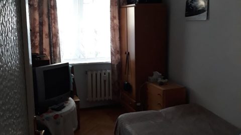 З 4.03. Здається непрохдна кімната в квартирі.