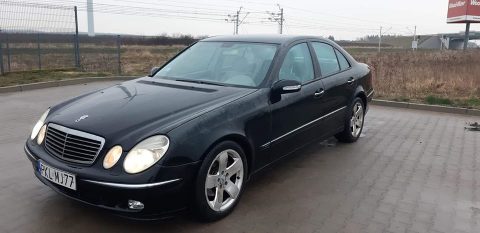 Sprzedam auto sprawne Mercedesa W211