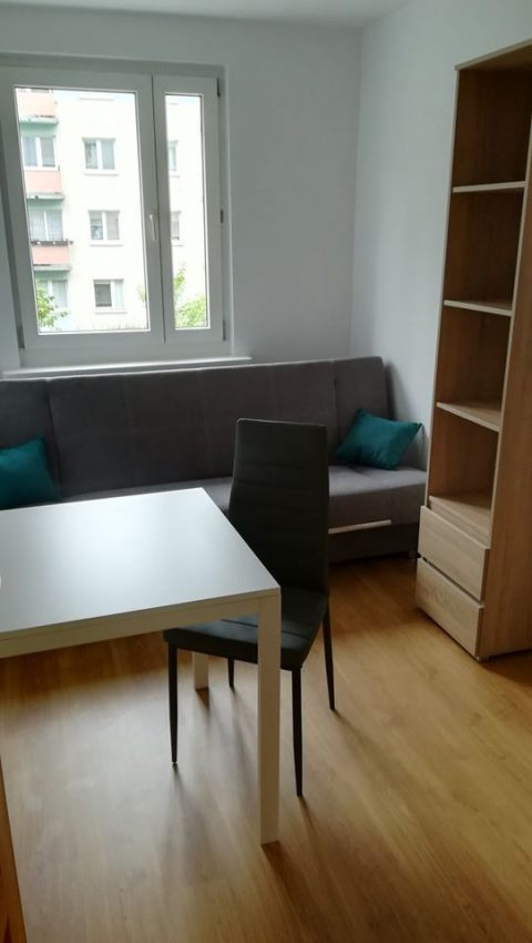 Przytulny pokój szuka spokojnego lokatora.