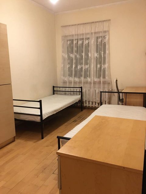 Сдаётся место в комнате, для ДЕВУШКИ.