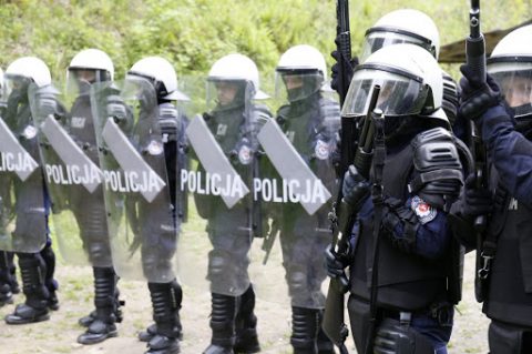 Польська поліція закликала злочинців дотримуватися карантину. Допис став хітом інтернету