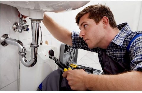 помічник сантехніка