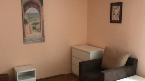 Велика кімната для дівчини, або хлопця