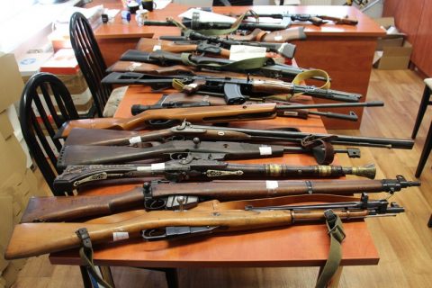 У Польщі з арсеналом зброї затримали фейкового “українського генерала”