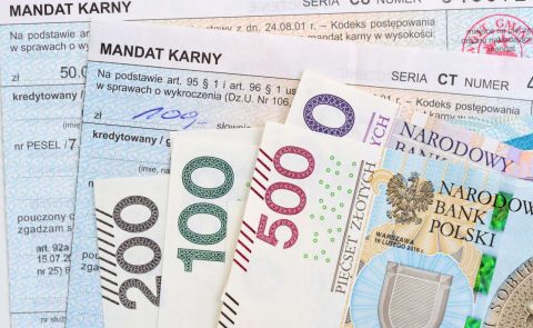 Штрафи за відсутність маски не скасовано, а місць де дозволено не закривати обличчя не так і багато