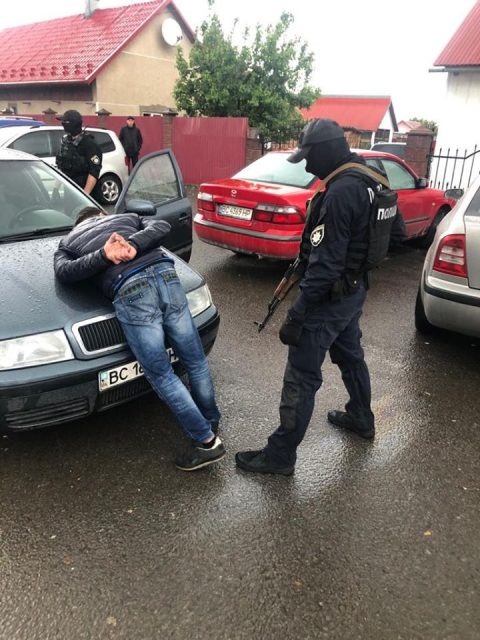 Біля кордону з Польщею затримали вимагачів «данини» з перевізників (Відео)