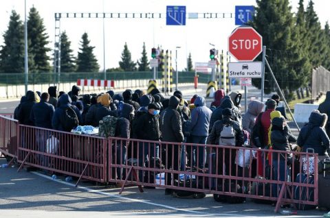 Українські заробітчани більше бояться втратити роботу, ніж підхопити коронавірус