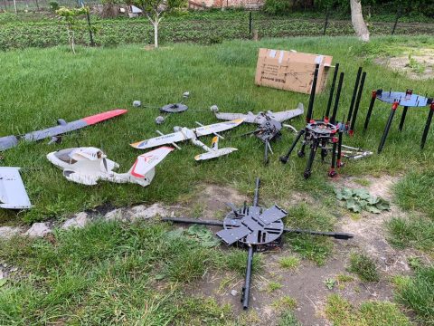 На Львівщині знайшли авіапарк безпілотників, якими ймовірно переправляли контрабанду (Відео)