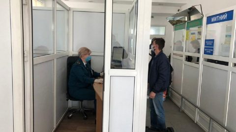 Пішки через кордон з кілограмом наркотиків у трусах