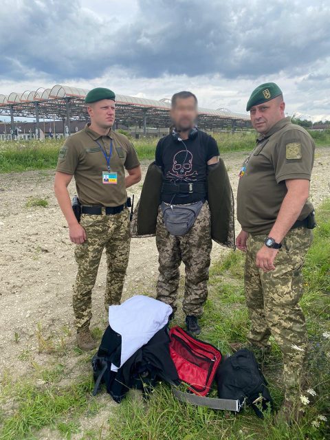 Чоловік вдавав прикордонника, аби дістатися до Польщі