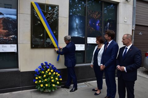 У Варшаві відкрили пам’ятну дошку Героям Небесної Сотні та жертвам російської агресії