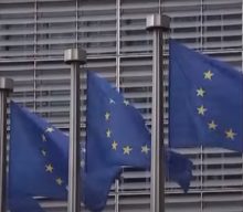 В українських ЗМІ обговорюють загрозу припинення безвізового режиму з ЄС.