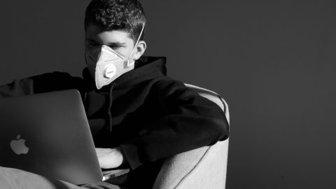 Як отримати допомогу по хворобі для осіб, які підлягають обов’язковому карантину після перетину кордону?