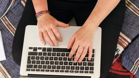 Віддалена робота в державному управлінні. Як це вплине на українців в Польщі?